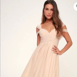 Lulu’s Small blush gown never worn